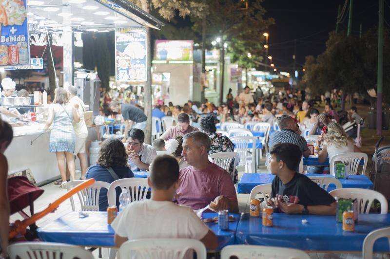 Las mejores imágenes de la tercera jornada de fiesta en la capital: la noche, en el Cortijo de Torres