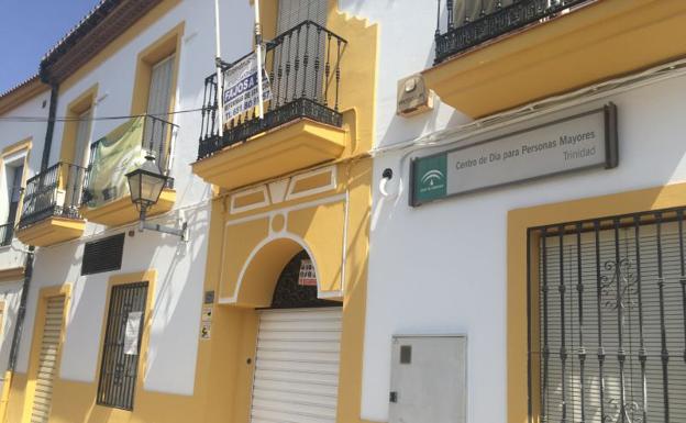 Calle Carboneros: un centro de mayores en La Trinidad que sigue cerrado