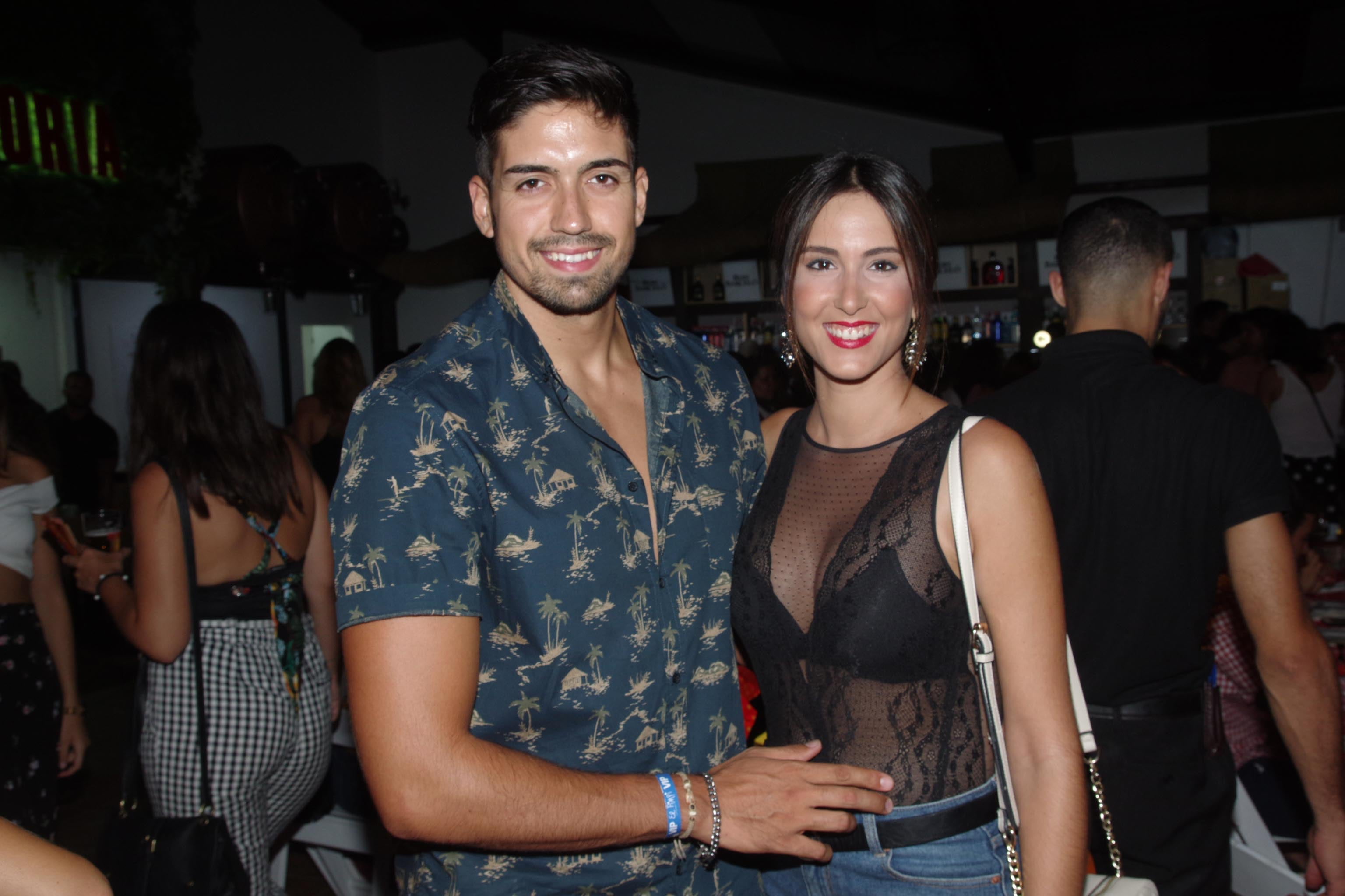 Álvaro Sola y Julia Román