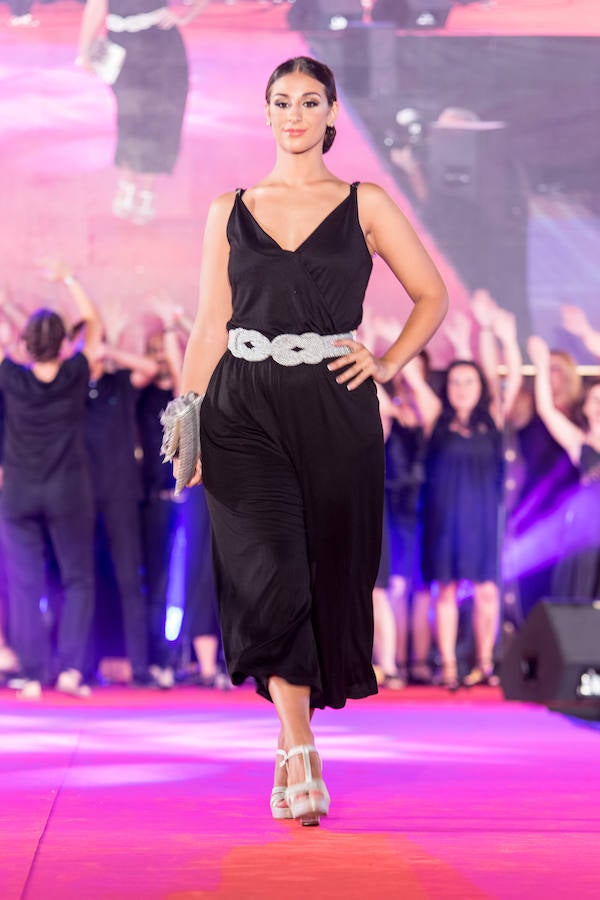 Paloma Burgueño Franco y Edgar Benítez Villodres fueron coronados anoche como los más bellos de la capital durante la tradicional gala celebrada en la portada del Real de Cortijo de Torres