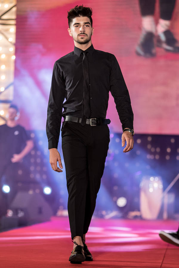 Paloma Burgueño Franco y Edgar Benítez Villodres fueron coronados anoche como los más bellos de la capital durante la tradicional gala celebrada en la portada del Real de Cortijo de Torres