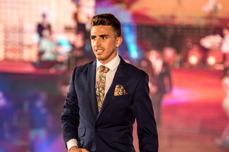 Paloma Burgueño Franco y Edgar Benítez Villodres fueron coronados anoche como los más bellos de la capital durante la tradicional gala celebrada en la portada del Real de Cortijo de Torres