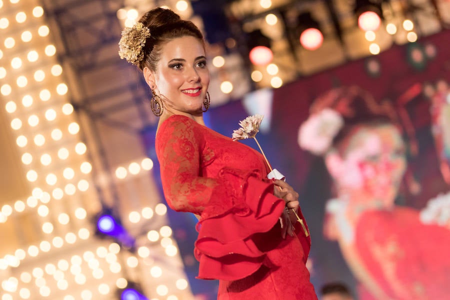 Paloma Burgueño Franco y Edgar Benítez Villodres fueron coronados anoche como los más bellos de la capital durante la tradicional gala celebrada en la portada del Real de Cortijo de Torres