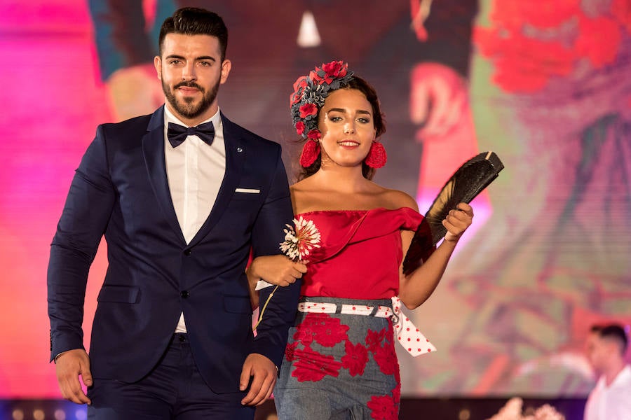 Paloma Burgueño Franco y Edgar Benítez Villodres fueron coronados anoche como los más bellos de la capital durante la tradicional gala celebrada en la portada del Real de Cortijo de Torres