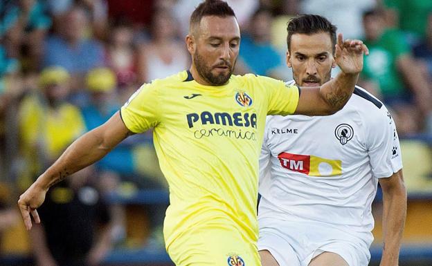 Cazorla disputando un partido frente al Hércules