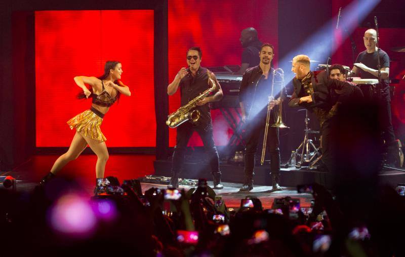 Unas 8.000 personas asisten al concierto del cantante en el festivalMarenostrum Music Castle Park 