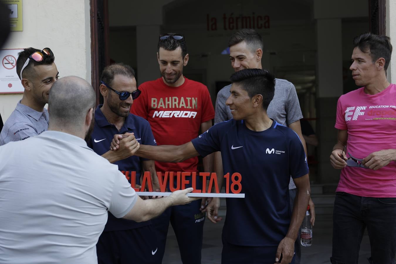 Málaga es protagonista en la Vuelta Ciclista España 2018. La etapa inicial y hasta otras tres tocan tierras malagueñas en una edición en la que hasta la canción oficial es de una malagueña. Aquí recogemos las mejores imágenes del paso por Málaga.