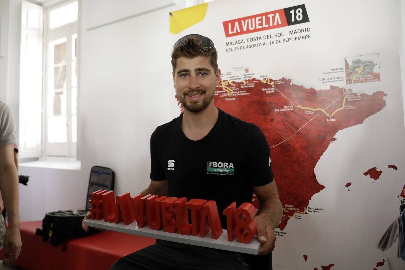 Málaga es protagonista en la Vuelta Ciclista España 2018. La etapa inicial y hasta otras tres tocan tierras malagueñas en una edición en la que hasta la canción oficial es de una malagueña. Aquí recogemos las mejores imágenes del paso por Málaga.