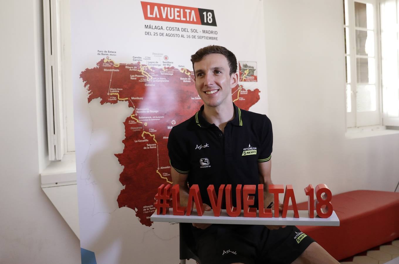 Málaga es protagonista en la Vuelta Ciclista España 2018. La etapa inicial y hasta otras tres tocan tierras malagueñas en una edición en la que hasta la canción oficial es de una malagueña. Aquí recogemos las mejores imágenes del paso por Málaga.