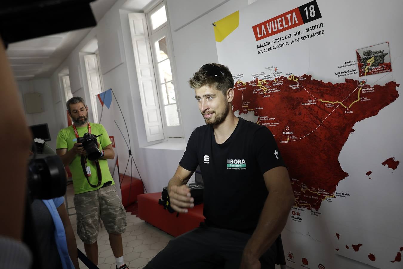 Málaga es protagonista en la Vuelta Ciclista España 2018. La etapa inicial y hasta otras tres tocan tierras malagueñas en una edición en la que hasta la canción oficial es de una malagueña. Aquí recogemos las mejores imágenes del paso por Málaga.