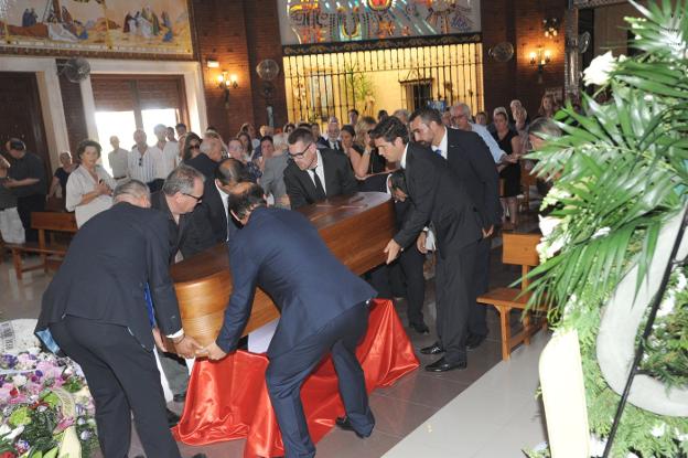 Momento de la misa en Virgen Madre, ayer. 