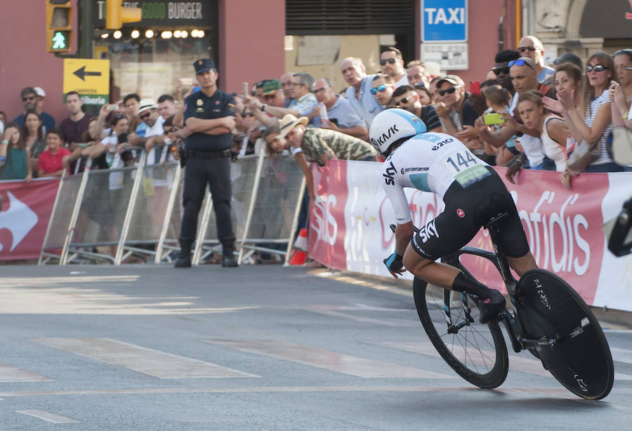 Málaga es protagonista en la Vuelta Ciclista España 2018. La etapa inicial y hasta otras tres tocan tierras malagueñas en una edición en la que hasta la canción oficial es de una malagueña. Aquí recogemos las mejores imágenes del paso por Málaga