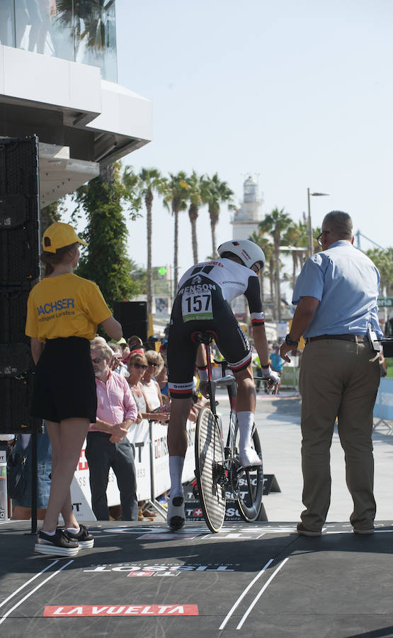 Málaga es protagonista en la Vuelta Ciclista España 2018. La etapa inicial y hasta otras tres tocan tierras malagueñas en una edición en la que hasta la canción oficial es de una malagueña. Aquí recogemos las mejores imágenes del paso por Málaga