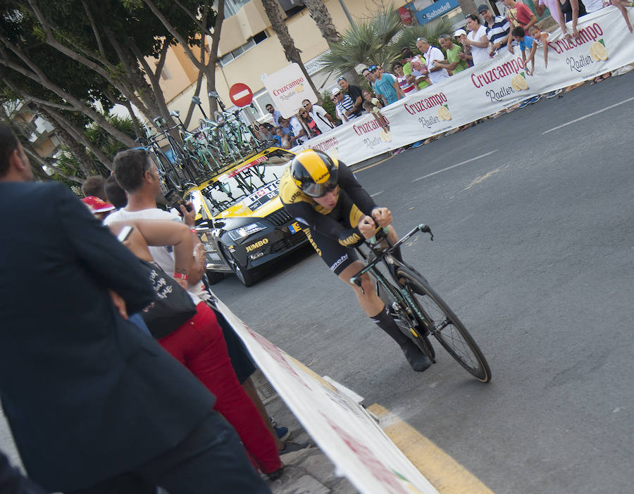 Málaga es protagonista en la Vuelta Ciclista España 2018. La etapa inicial y hasta otras tres tocan tierras malagueñas en una edición en la que hasta la canción oficial es de una malagueña. Aquí recogemos las mejores imágenes del paso por Málaga