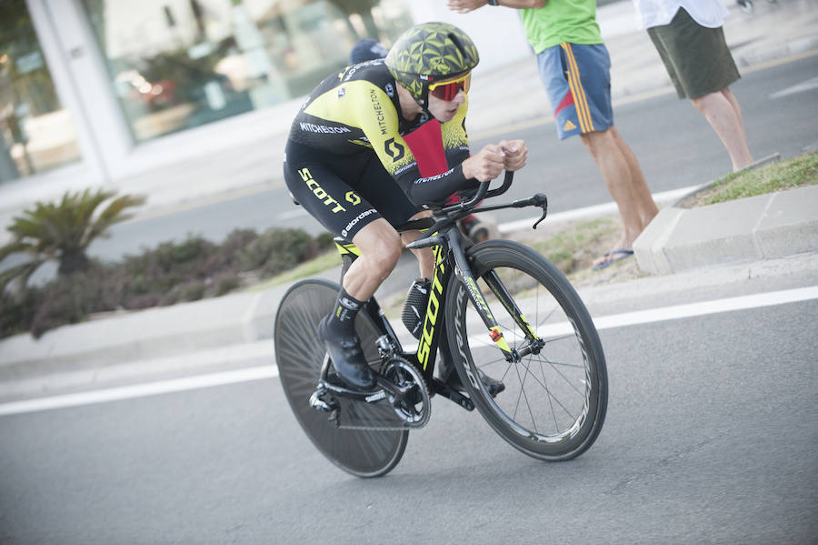 Málaga es protagonista en la Vuelta Ciclista España 2018. La etapa inicial y hasta otras tres tocan tierras malagueñas en una edición en la que hasta la canción oficial es de una malagueña. Aquí recogemos las mejores imágenes del paso por Málaga