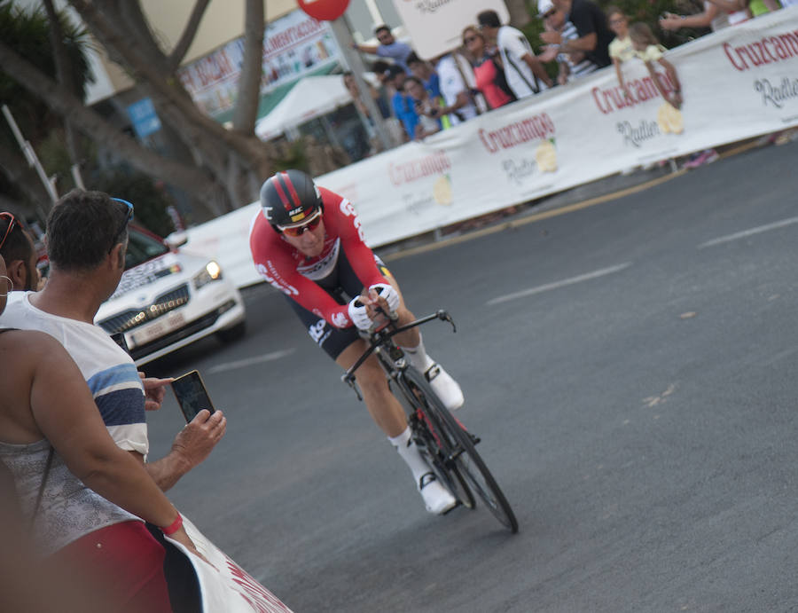 Málaga es protagonista en la Vuelta Ciclista España 2018. La etapa inicial y hasta otras tres tocan tierras malagueñas en una edición en la que hasta la canción oficial es de una malagueña. Aquí recogemos las mejores imágenes del paso por Málaga