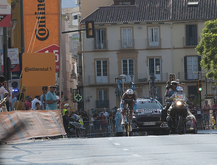 Málaga es protagonista en la Vuelta Ciclista España 2018. La etapa inicial y hasta otras tres tocan tierras malagueñas en una edición en la que hasta la canción oficial es de una malagueña. Aquí recogemos las mejores imágenes del paso por Málaga