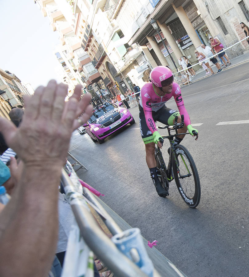 Málaga es protagonista en la Vuelta Ciclista España 2018. La etapa inicial y hasta otras tres tocan tierras malagueñas en una edición en la que hasta la canción oficial es de una malagueña. Aquí recogemos las mejores imágenes del paso por Málaga