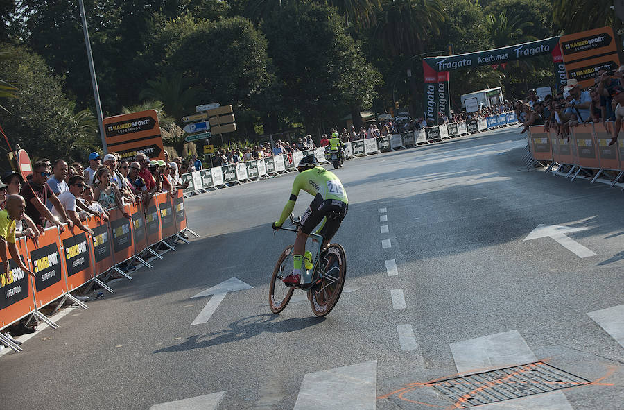 Málaga es protagonista en la Vuelta Ciclista España 2018. La etapa inicial y hasta otras tres tocan tierras malagueñas en una edición en la que hasta la canción oficial es de una malagueña. Aquí recogemos las mejores imágenes del paso por Málaga