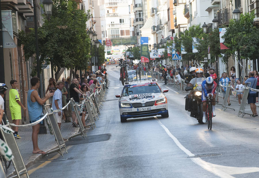 Málaga es protagonista en la Vuelta Ciclista España 2018. La etapa inicial y hasta otras tres tocan tierras malagueñas en una edición en la que hasta la canción oficial es de una malagueña. Aquí recogemos las mejores imágenes del paso por Málaga