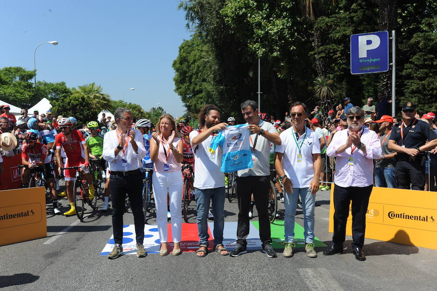 Málaga es protagonista en la Vuelta Ciclista España 2018. La etapa inicial y hasta otras tres tocan tierras malagueñas en una edición en la que hasta la canción oficial es de una malagueña. Aquí recogemos las mejores imágenes del paso por Málaga