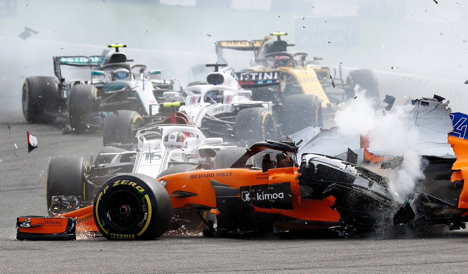 Fotos: Las imágenes del brutal accidente de Fernando Alonso