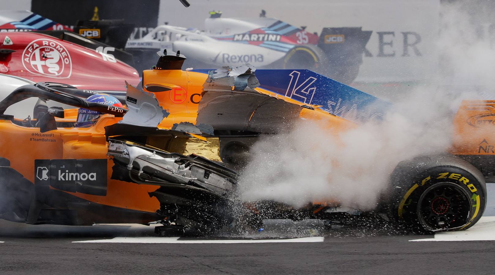 Fotos: Las imágenes del brutal accidente de Fernando Alonso