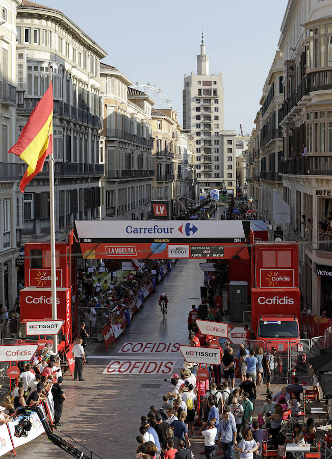 Málaga es protagonista en la Vuelta Ciclista España 2018. La etapa inicial y hasta otras tres tocan tierras malagueñas en una edición en la que hasta la canción oficial es de una malagueña. Aquí recogemos las mejores imágenes del paso por Málaga