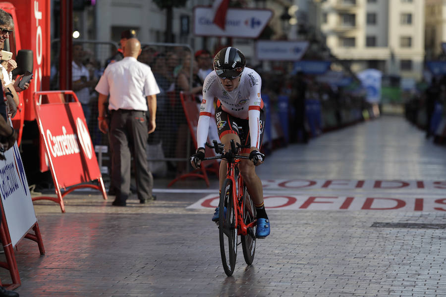 Málaga es protagonista en la Vuelta Ciclista España 2018. La etapa inicial y hasta otras tres tocan tierras malagueñas en una edición en la que hasta la canción oficial es de una malagueña. Aquí recogemos las mejores imágenes del paso por Málaga