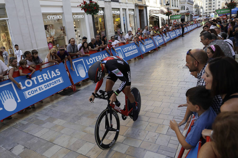 Málaga es protagonista en la Vuelta Ciclista España 2018. La etapa inicial y hasta otras tres tocan tierras malagueñas en una edición en la que hasta la canción oficial es de una malagueña. Aquí recogemos las mejores imágenes del paso por Málaga