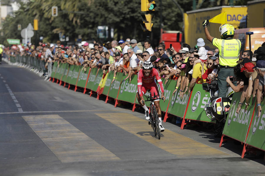 Málaga es protagonista en la Vuelta Ciclista España 2018. La etapa inicial y hasta otras tres tocan tierras malagueñas en una edición en la que hasta la canción oficial es de una malagueña. Aquí recogemos las mejores imágenes del paso por Málaga