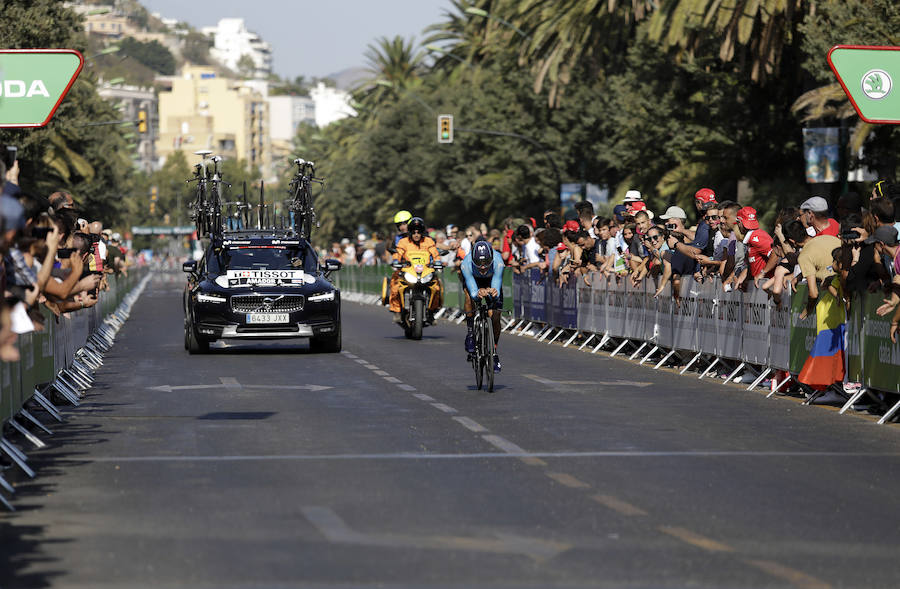 Málaga es protagonista en la Vuelta Ciclista España 2018. La etapa inicial y hasta otras tres tocan tierras malagueñas en una edición en la que hasta la canción oficial es de una malagueña. Aquí recogemos las mejores imágenes del paso por Málaga