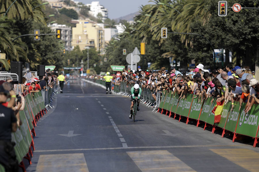 Málaga es protagonista en la Vuelta Ciclista España 2018. La etapa inicial y hasta otras tres tocan tierras malagueñas en una edición en la que hasta la canción oficial es de una malagueña. Aquí recogemos las mejores imágenes del paso por Málaga