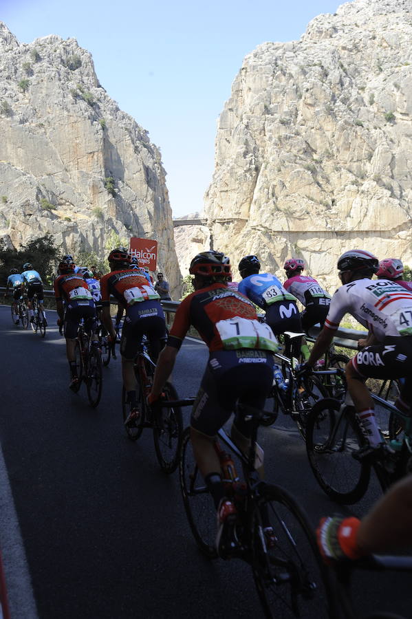 Málaga es protagonista en la Vuelta Ciclista España 2018. La etapa inicial y hasta otras tres tocan tierras malagueñas en una edición en la que hasta la canción oficial es de una malagueña. Aquí recogemos las mejores imágenes del paso por Málaga