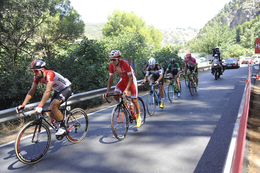 Málaga es protagonista en la Vuelta Ciclista España 2018. La etapa inicial y hasta otras tres tocan tierras malagueñas en una edición en la que hasta la canción oficial es de una malagueña. Aquí recogemos las mejores imágenes del paso por Málaga