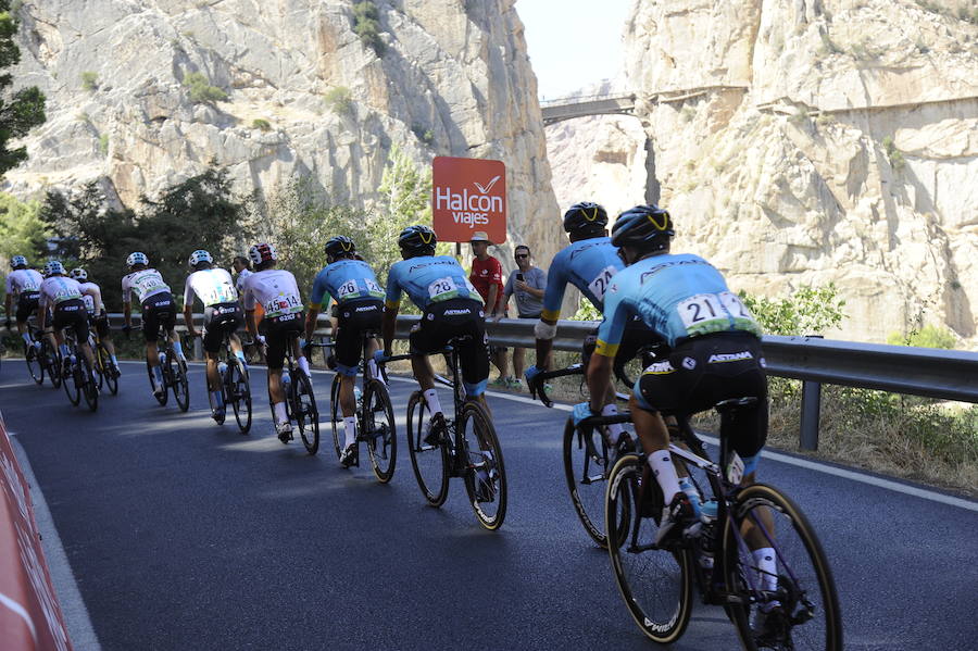 Málaga es protagonista en la Vuelta Ciclista España 2018. La etapa inicial y hasta otras tres tocan tierras malagueñas en una edición en la que hasta la canción oficial es de una malagueña. Aquí recogemos las mejores imágenes del paso por Málaga