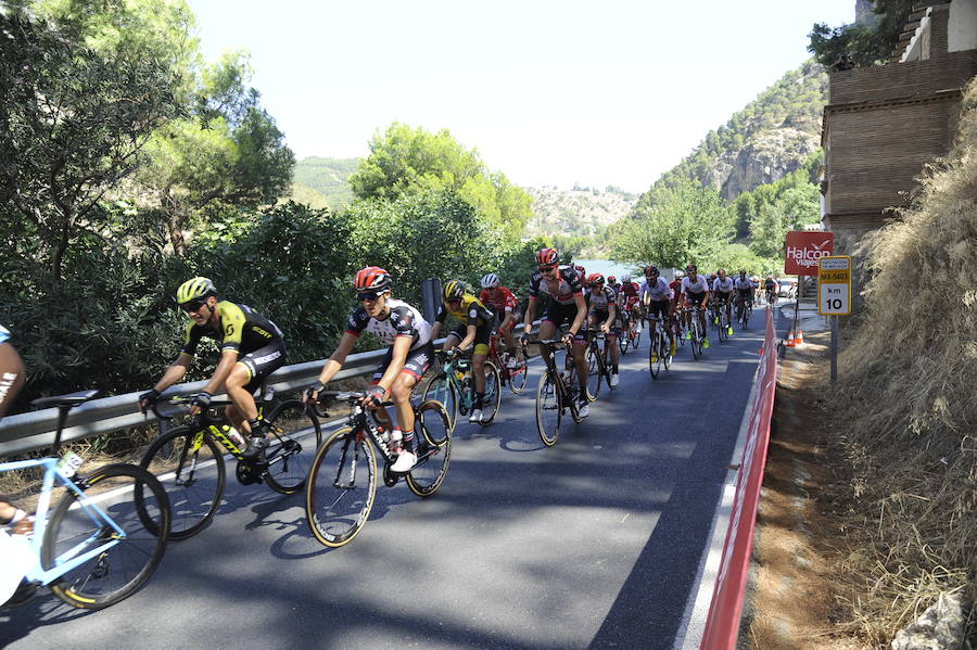 Málaga es protagonista en la Vuelta Ciclista España 2018. La etapa inicial y hasta otras tres tocan tierras malagueñas en una edición en la que hasta la canción oficial es de una malagueña. Aquí recogemos las mejores imágenes del paso por Málaga