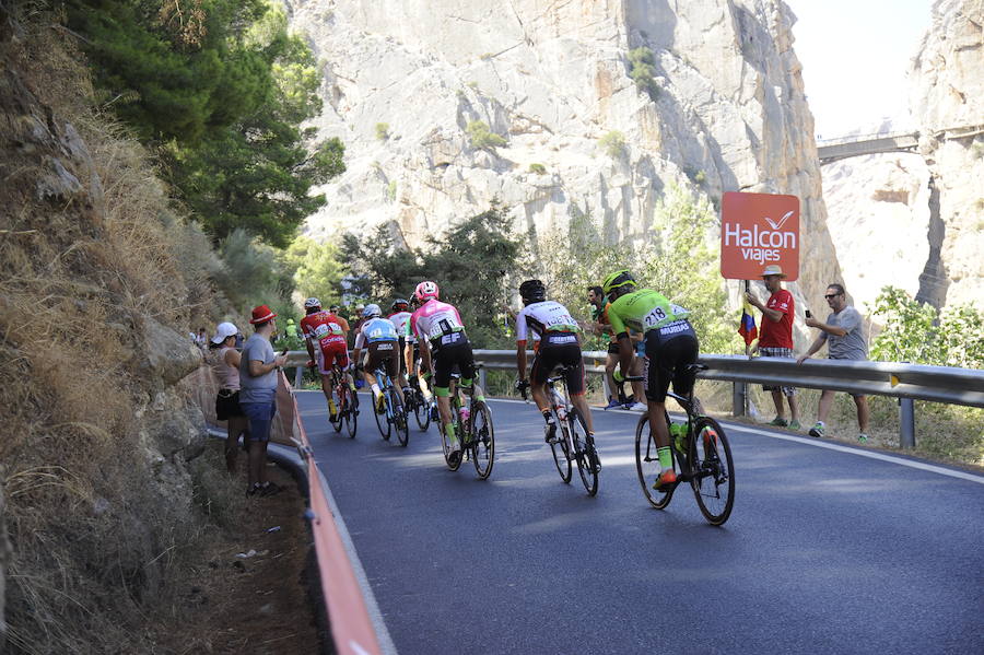 Málaga es protagonista en la Vuelta Ciclista España 2018. La etapa inicial y hasta otras tres tocan tierras malagueñas en una edición en la que hasta la canción oficial es de una malagueña. Aquí recogemos las mejores imágenes del paso por Málaga