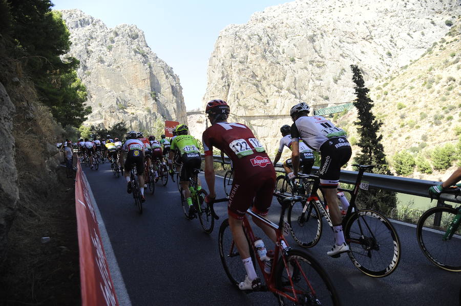 Málaga es protagonista en la Vuelta Ciclista España 2018. La etapa inicial y hasta otras tres tocan tierras malagueñas en una edición en la que hasta la canción oficial es de una malagueña. Aquí recogemos las mejores imágenes del paso por Málaga