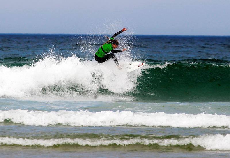 Se trata de imágenes de la competición absoluta del 'Pull&Bear Pantín Classic Galicia Pro', que se celebra en la playa de Pantín, en Valdoviño (A Coruña)