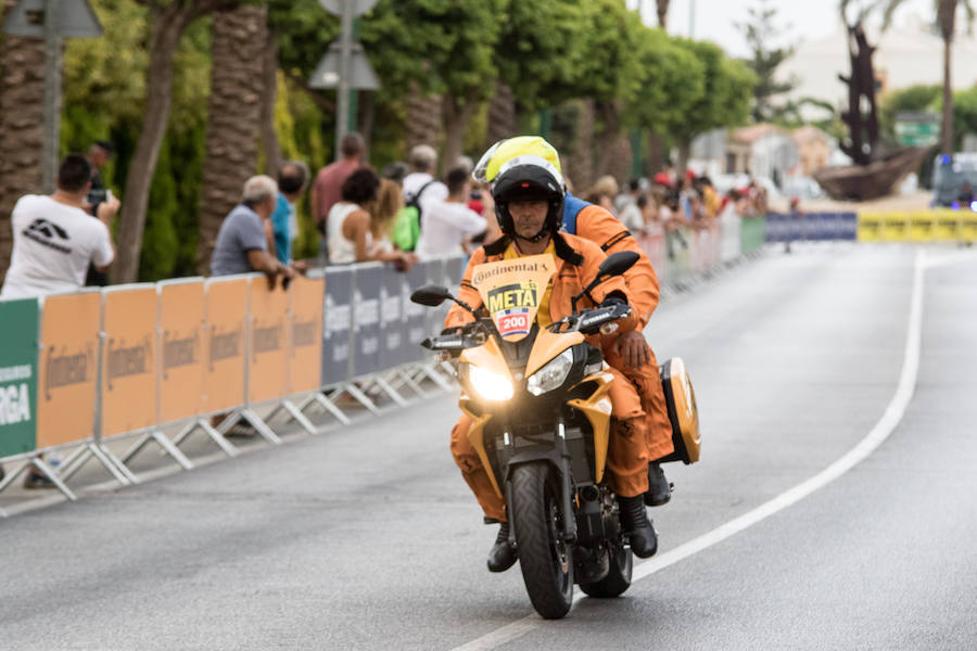 Málaga es protagonista en la Vuelta Ciclista España 2018. La etapa inicial y hasta otras tres tocan tierras malagueñas en una edición en la que hasta la canción oficial es de una malagueña. Aquí recogemos las mejores imágenes del paso por Málaga