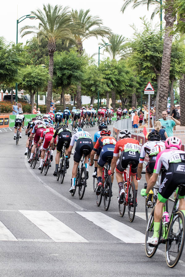 Málaga es protagonista en la Vuelta Ciclista España 2018. La etapa inicial y hasta otras tres tocan tierras malagueñas en una edición en la que hasta la canción oficial es de una malagueña. Aquí recogemos las mejores imágenes del paso por Málaga