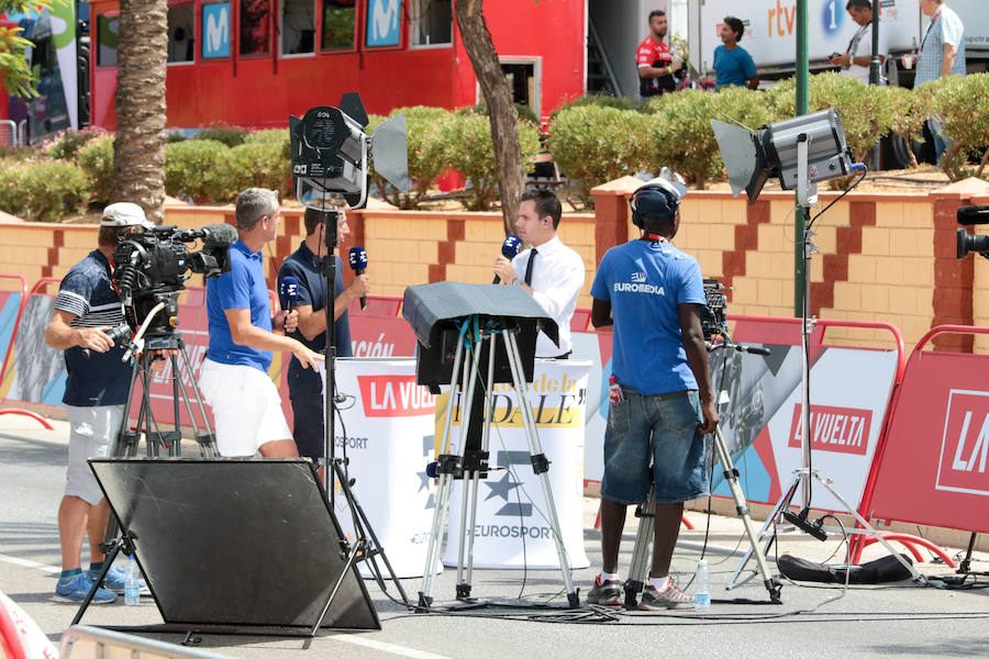 Málaga es protagonista en la Vuelta Ciclista España 2018. La etapa inicial y hasta otras tres tocan tierras malagueñas en una edición en la que hasta la canción oficial es de una malagueña. Aquí recogemos las mejores imágenes del paso por Málaga