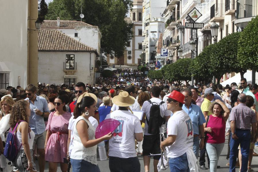 Cayetano y Roca Rey, a hombros en un espectáculo taurino que volvió a reunir a diversos famosos un año más