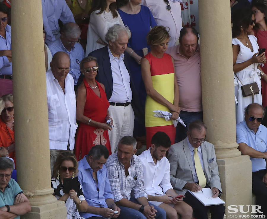 Cayetano y Roca Rey, a hombros en un espectáculo taurino que volvió a reunir a diversos famosos un año más