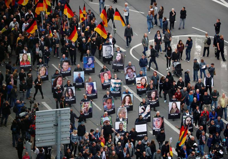 El gran despliegue policial en Chemnitz impidió que los sectores más violentos se enfrentaran más entre sí