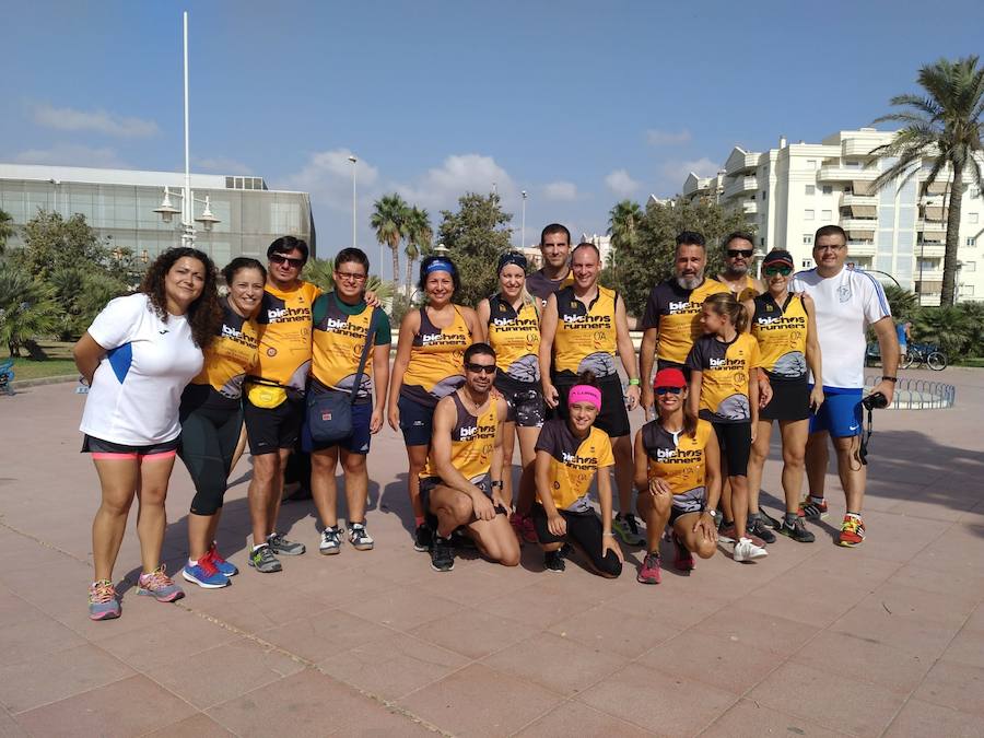 La 'II Gran Recogida de Material Escolar' ha tenido lugar en la playa de la Misericordia y ha estado organizada por la asociación 'Zapas Solidarias'