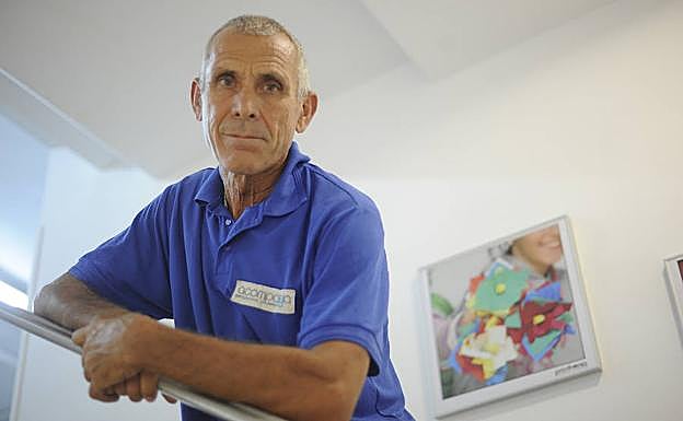 Manuel Moya es conductor en la empresa de inserción impulsada por Prodiversa, dedicada al servicio de 'catering'.