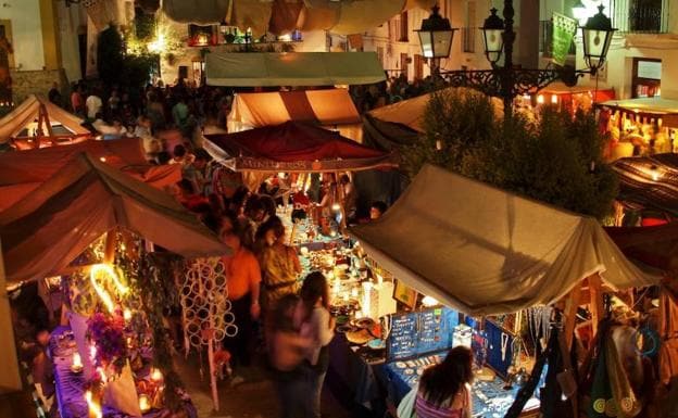 El Festival del Embrujo Andalusí gira en torno a un gran zoco que recuerda al antiguo Al-Ándalus.