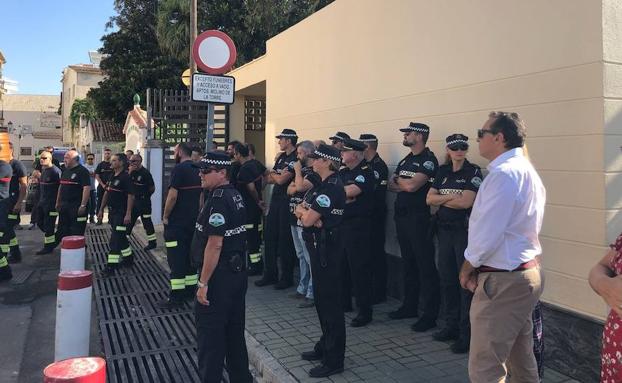 Policías, en el acto. 